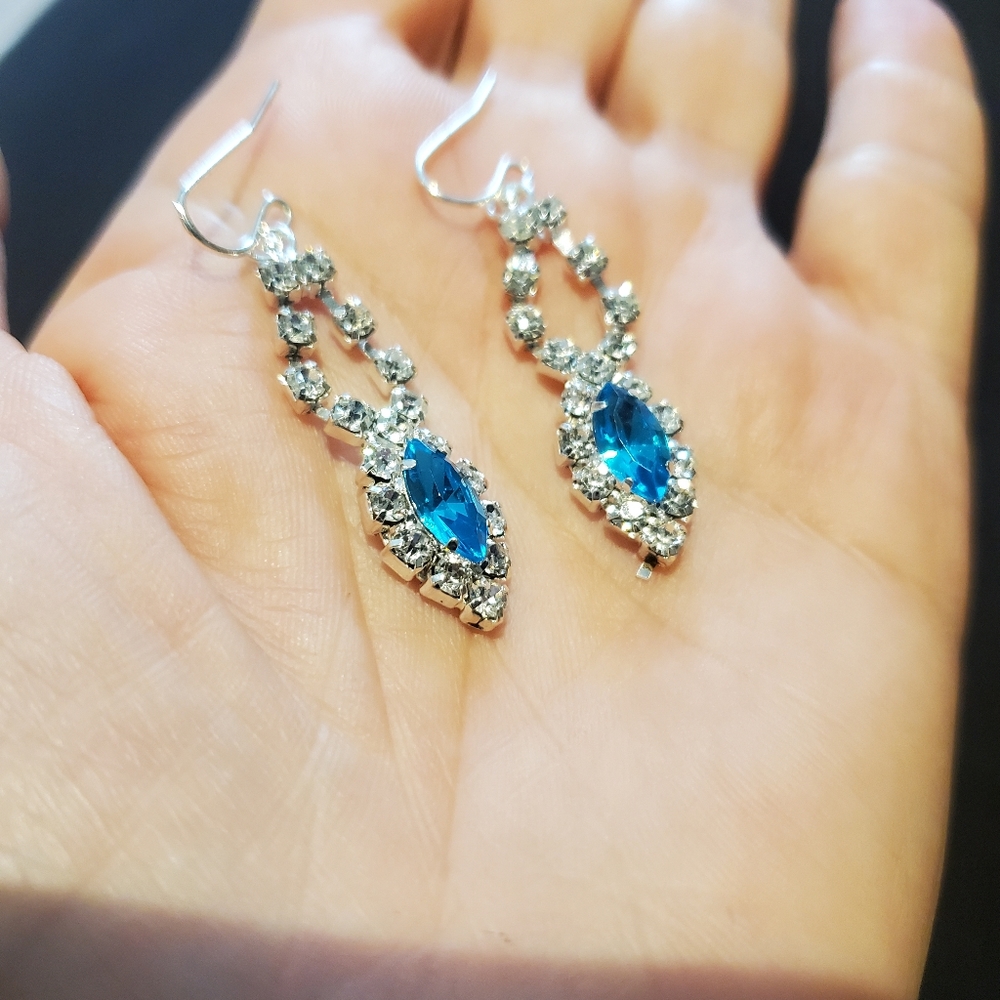 New Earings Silver tone with blue rhinestone accent